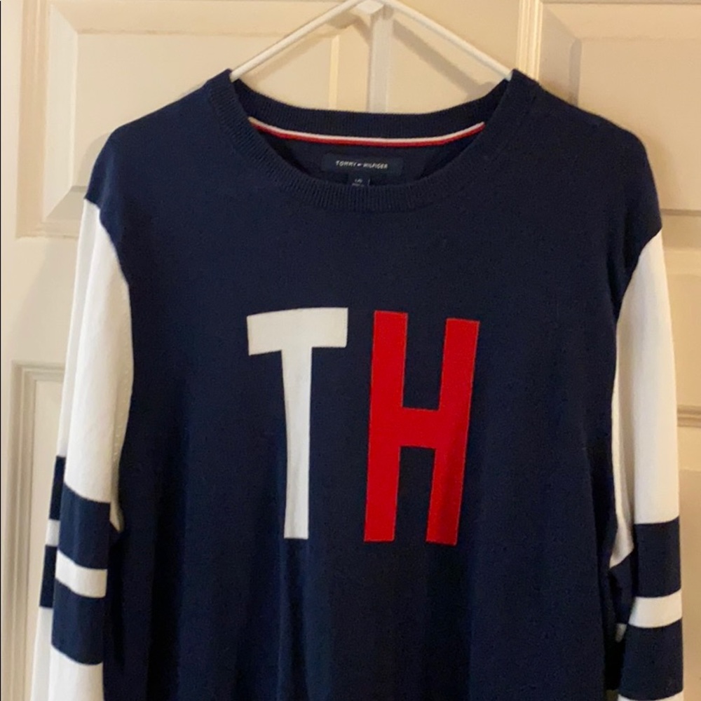 A very nice lite sweater.